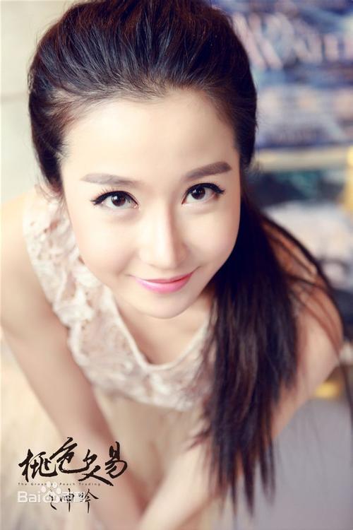 丰满女秘书的诱惑的相关介绍