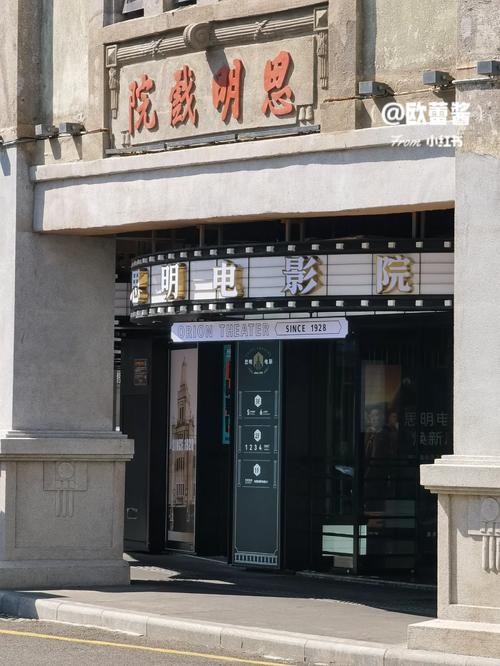 操风骚女老师的相关介绍