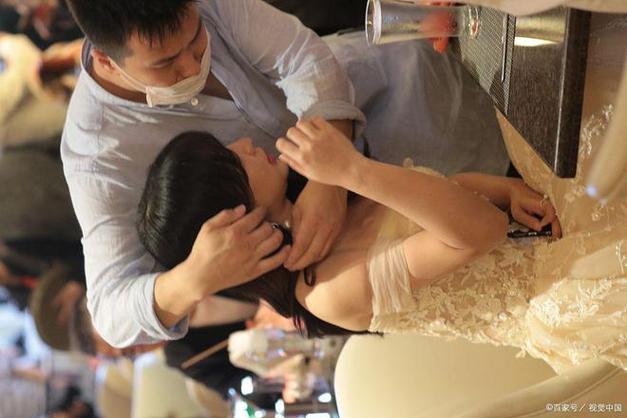 《上司丰满人妻2》的相关介绍