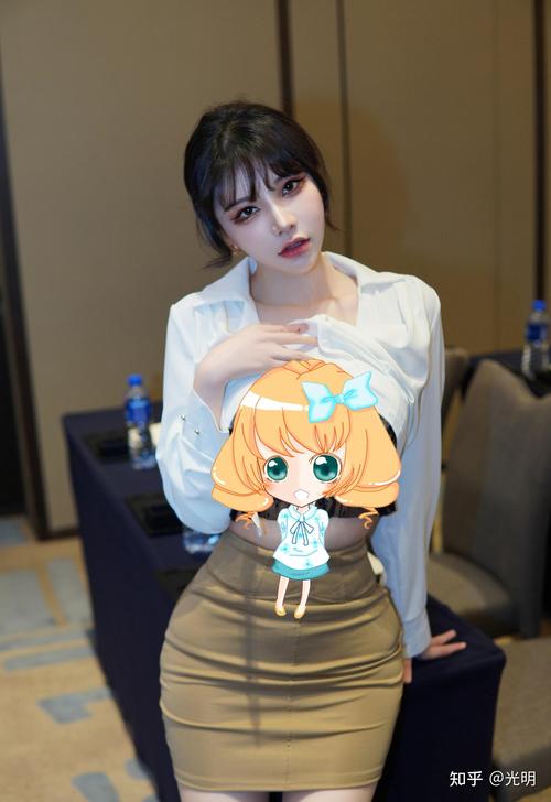 操死白丝美女的相关介绍