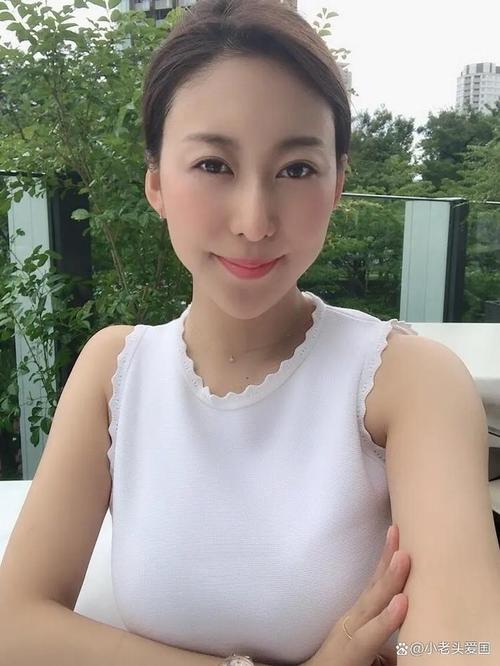 美女老师被强上操哭的相关介绍