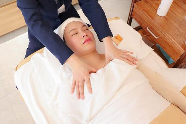 18禁美女久的相关介绍