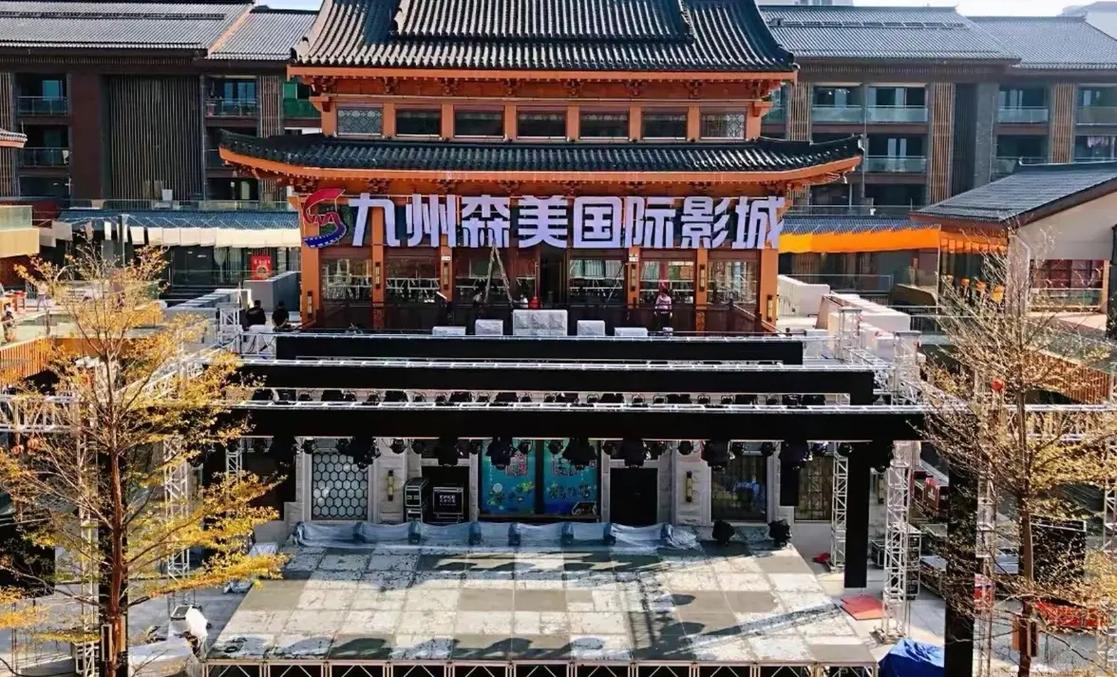 爆操风骚女老师的相关介绍
