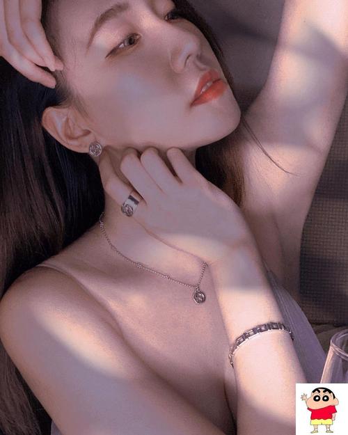 丝袜秘书大奶子的相关介绍