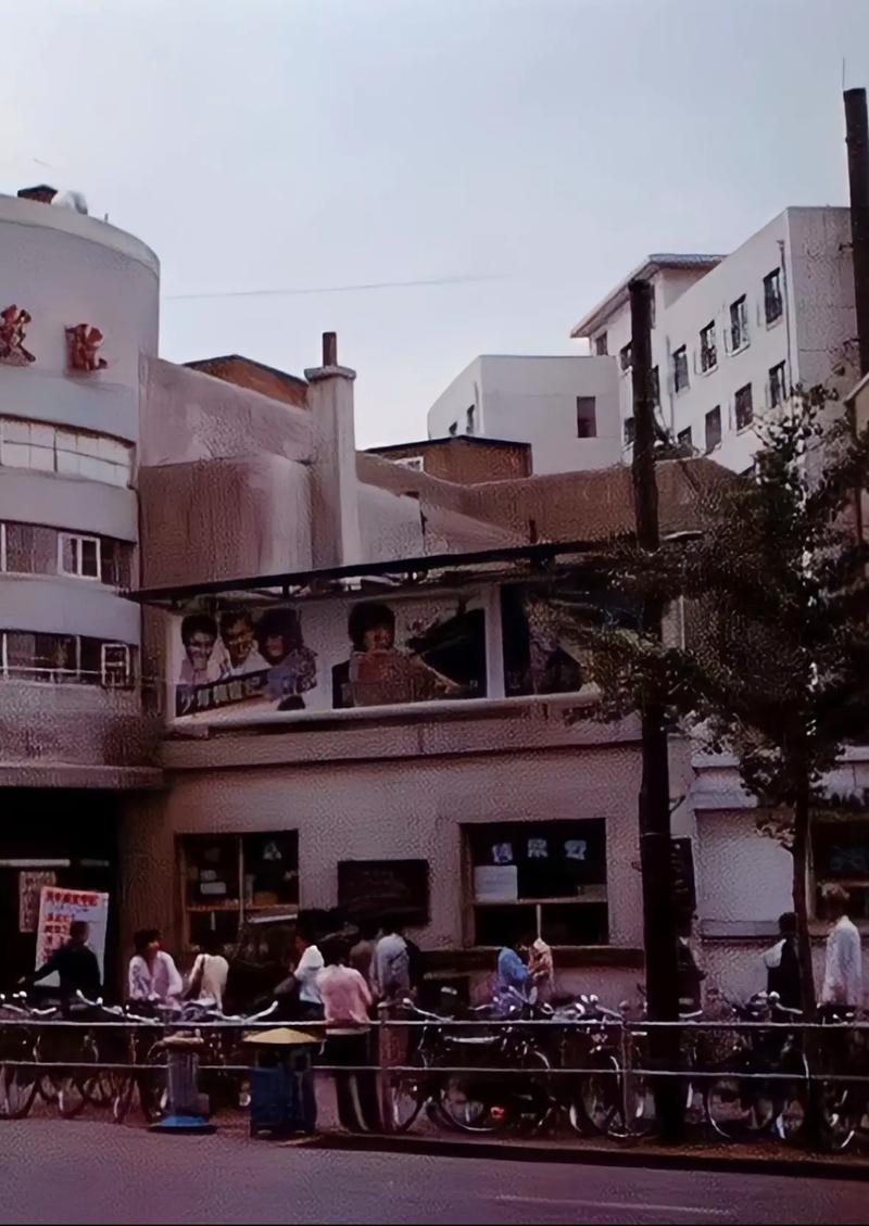 按摩熟女电影的相关介绍