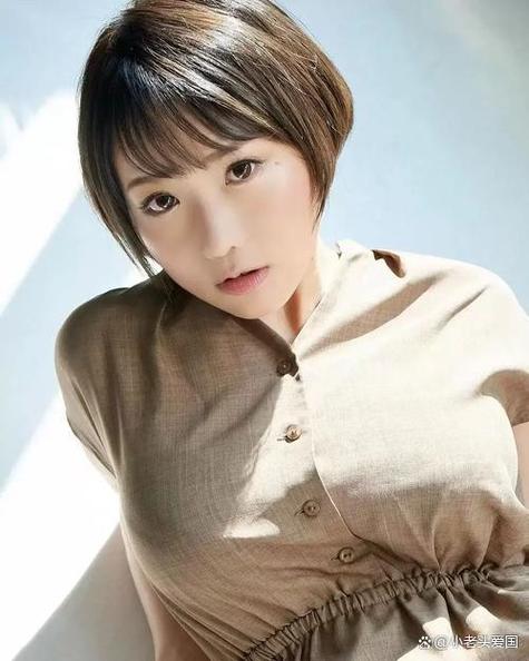 操一个白丝美女的相关介绍
