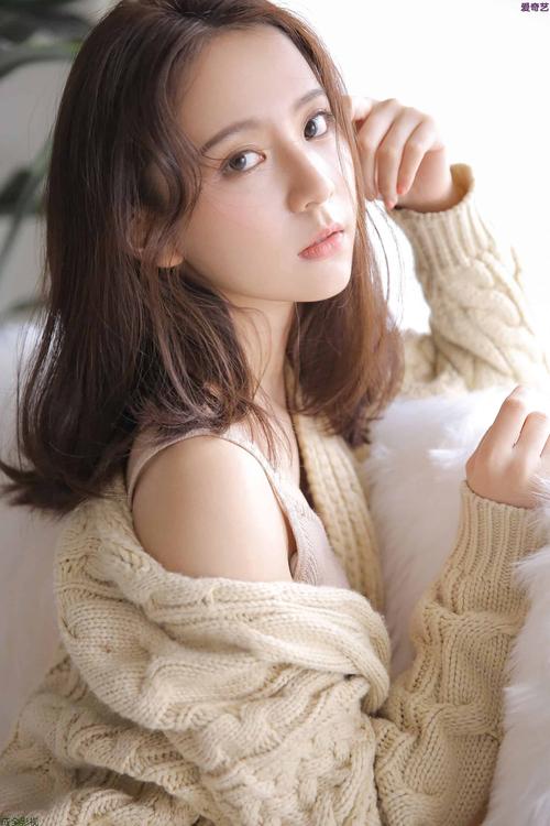 女性阴道口出现黄色的是什么的相关介绍
