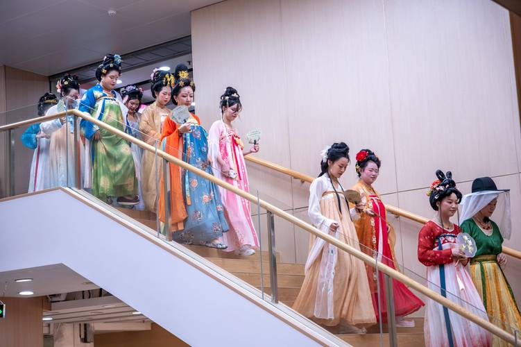 免费看淫奸美女一级片av的相关介绍