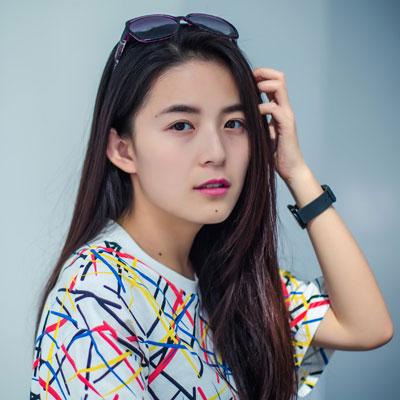 巨乳女秘书的诱惑的相关介绍