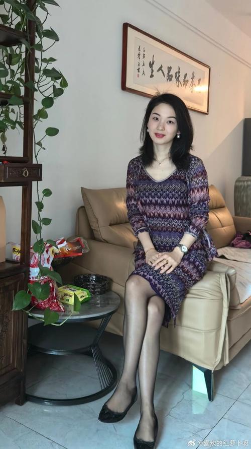 亚洲骚少妇偷拍的相关介绍