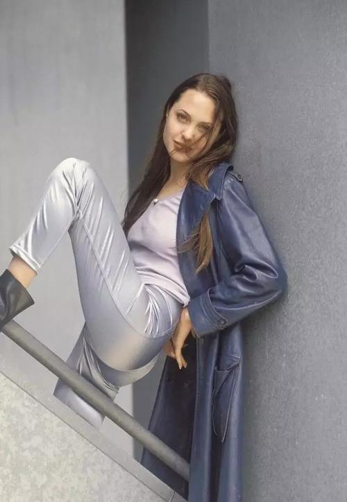 大陆熟女熟妇av的相关介绍