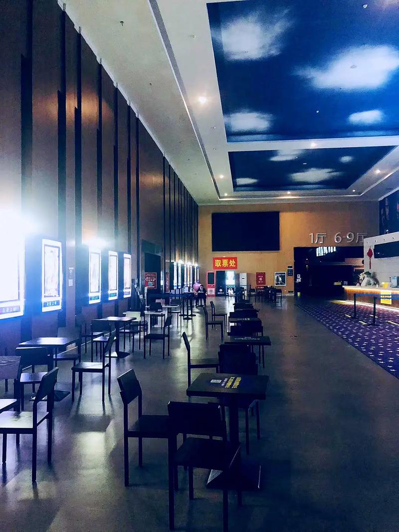 酒店约战丰满人妻3p视频的相关介绍